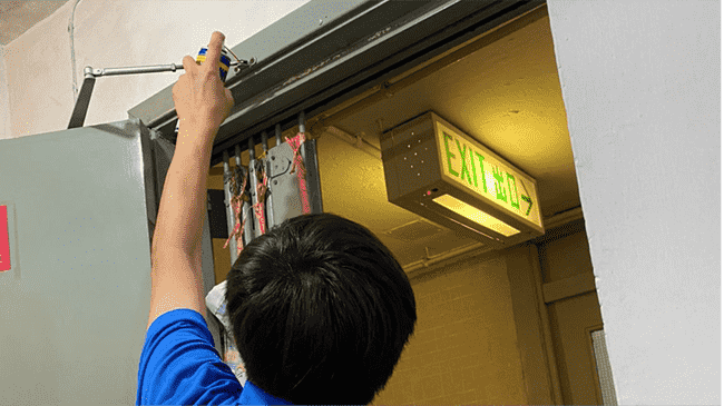 「西環」維修門鎖